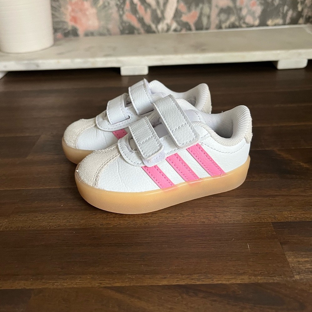 Adidas toddler 4 girl White and Pink